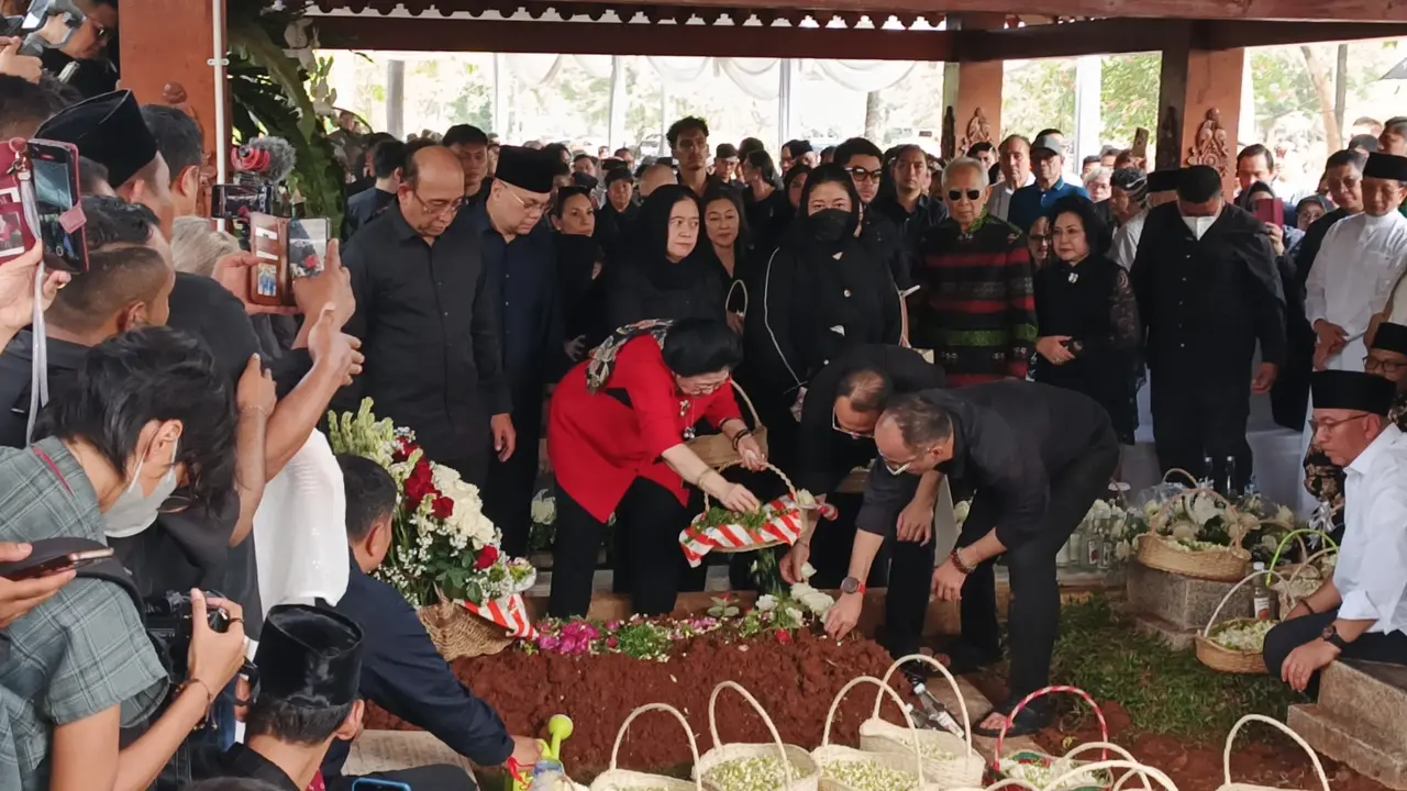 Megawati Terbang dari Manado, Jadi Orang Pertama Tabur Bunga di Makam Guruh