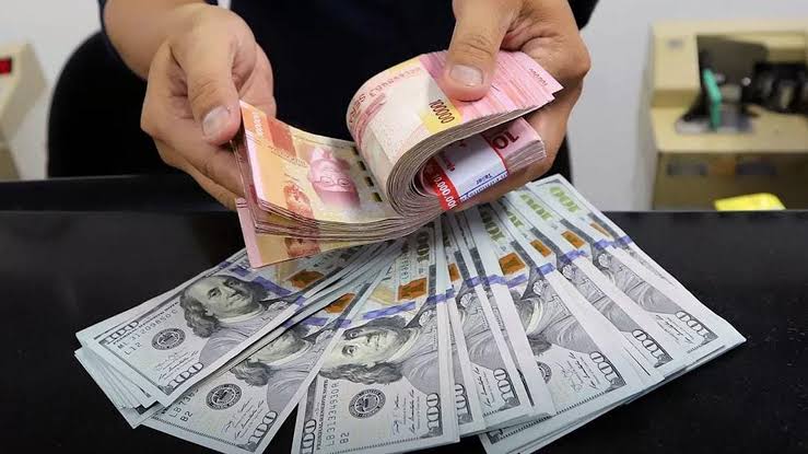 Rupiah Nyaris Rp18.000, Tekanan Minyak dan Yield Obligasi AS Meningkat