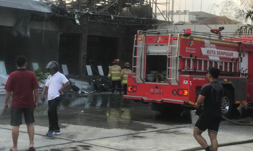 Dikejutkan Ledakan, Ruang Panel Listrik Tempat Fitness di Denpasar Terbakar