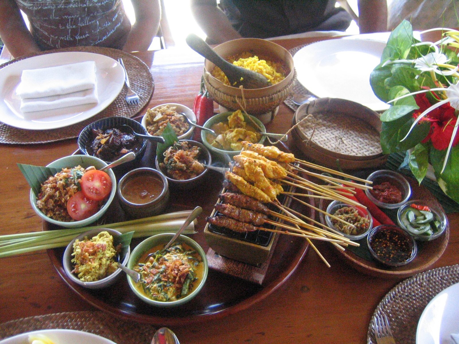10 Kuliner Khas Bali yang Wajib Dicicipi Wisatawan