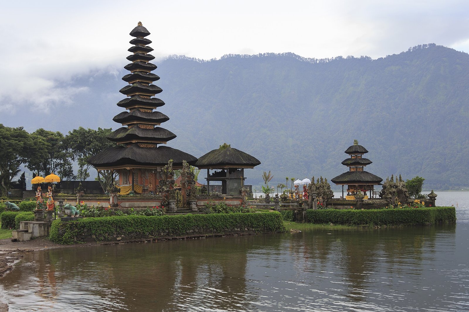 10 Pura Ikonik di Bali yang Wajib Dikunjungi Wisatawan