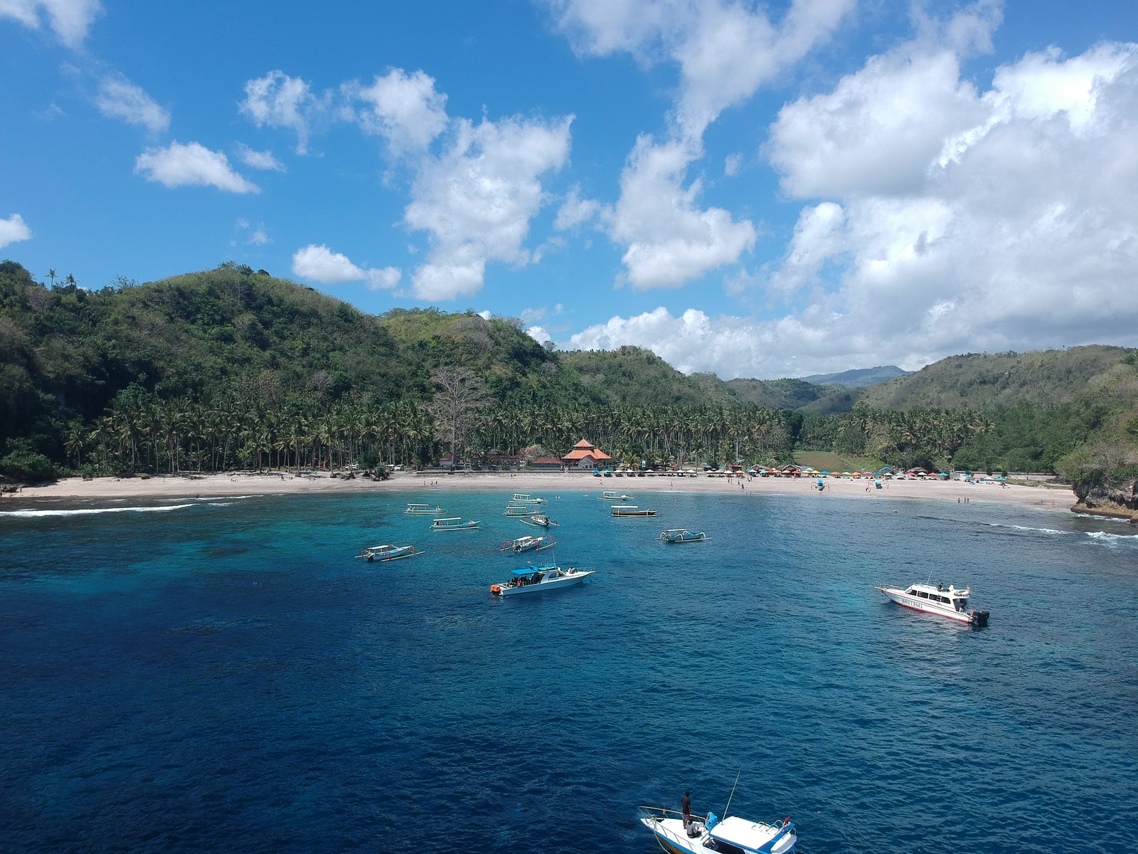 10 Spot Snorkeling dan Diving Terbaik di Bali