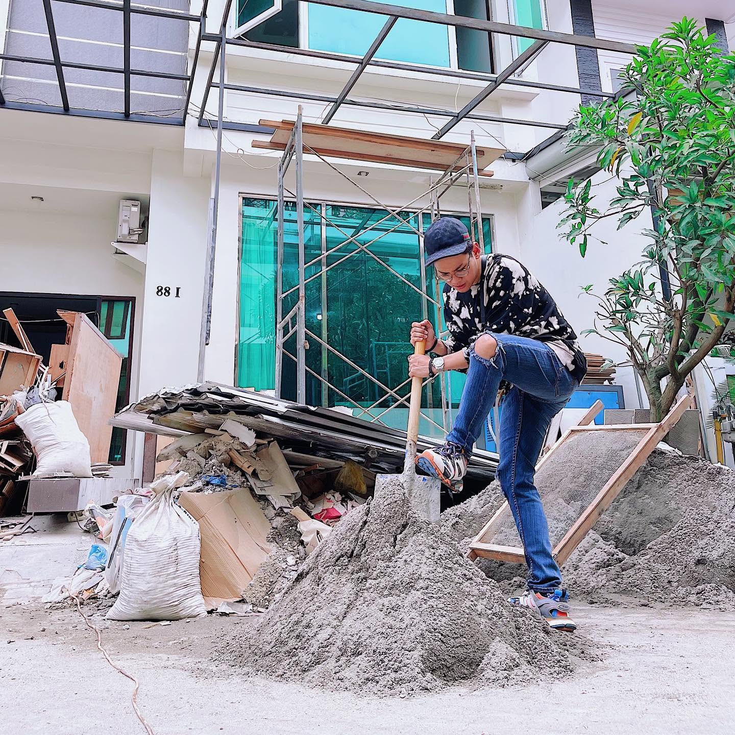 Rekam Jejak Indra Kenz: Dari Influencer 'Murah Banget', Kini Terjerat Skandal Fasilitas Lapas