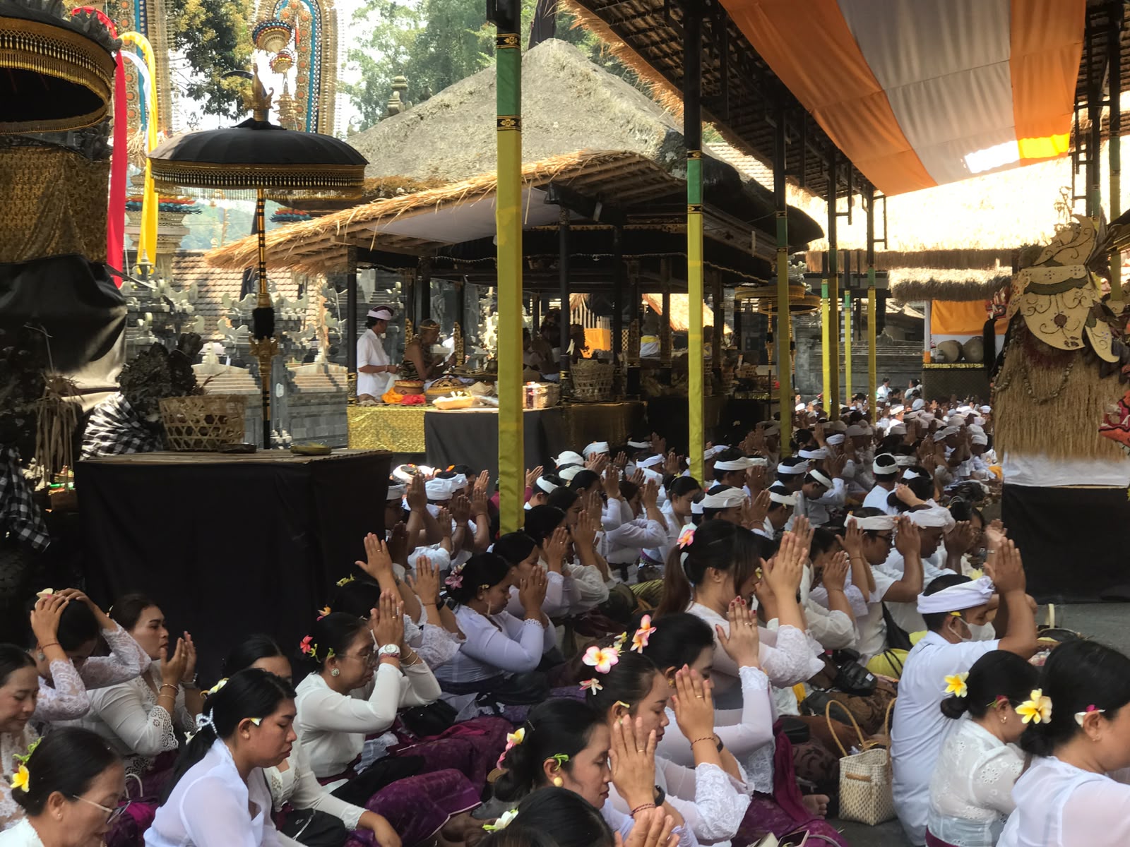 Perkuat Srada dan Bhakti, Pemkab Gianyar Gelar Bhakti Penganyar di Pura Ulun Danu Songan