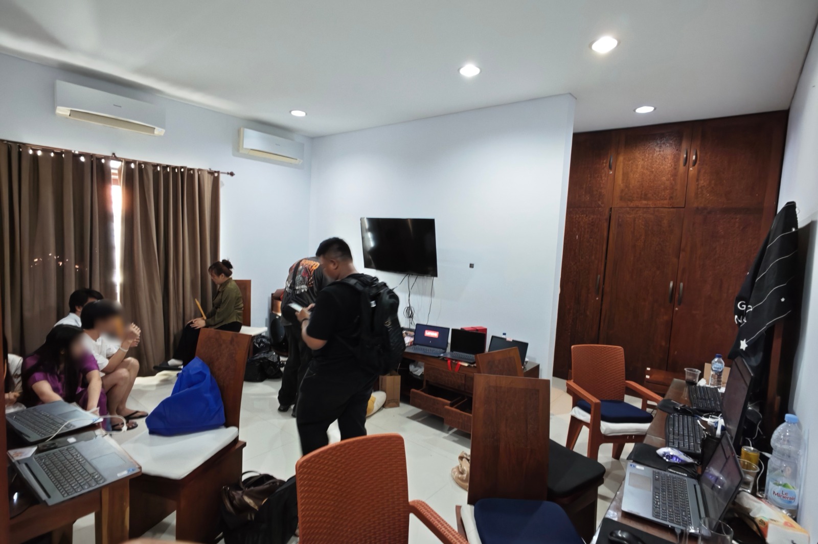 Imigrasi Gerebek Dua Rumah di Kuta, 21 WNA Diduga Operator Judi Online Internasional