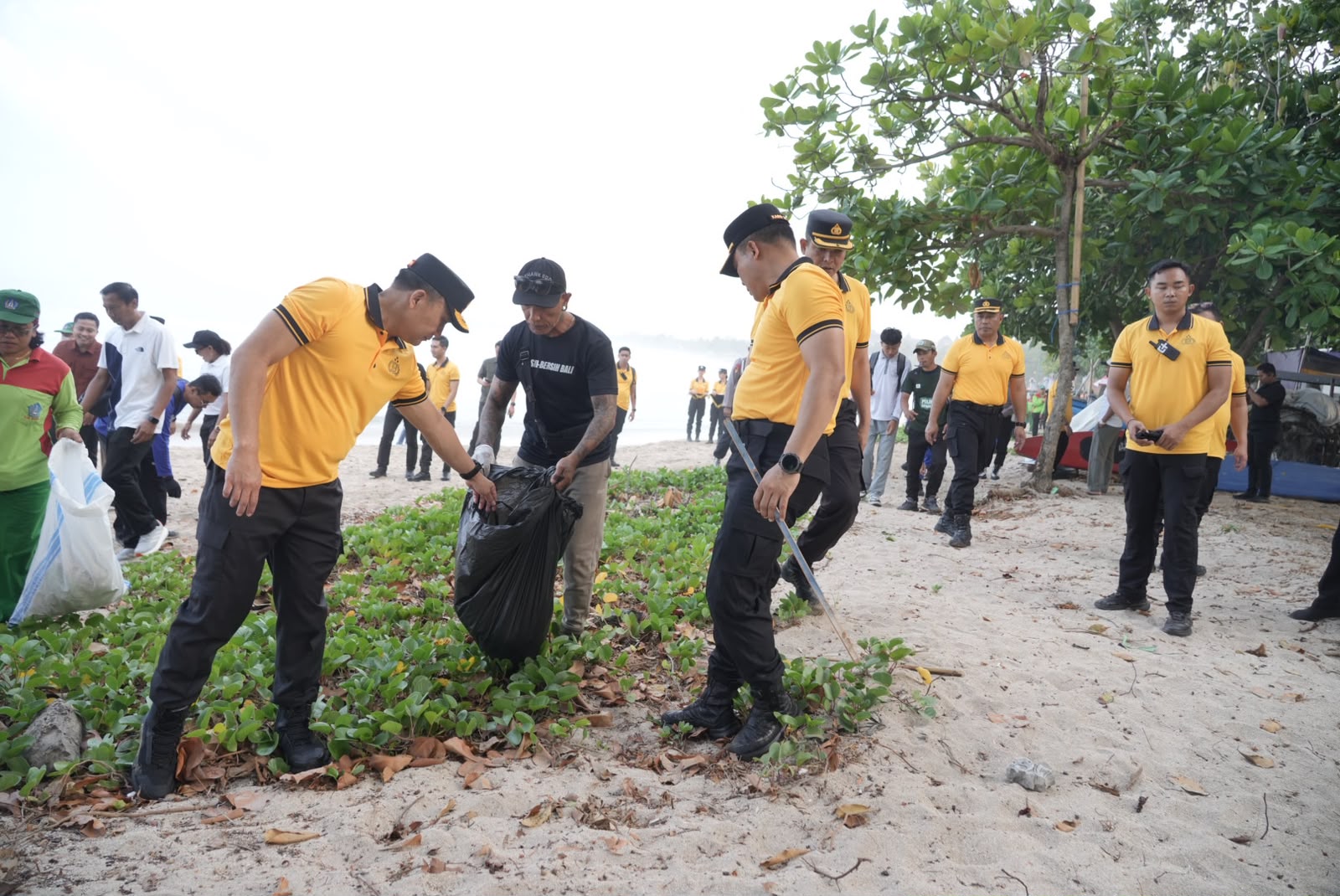 Green Policing di Kuta, Kapolda Bali Ajak Warga Jaga Lingkungan Berbasis Tri Hita Karana