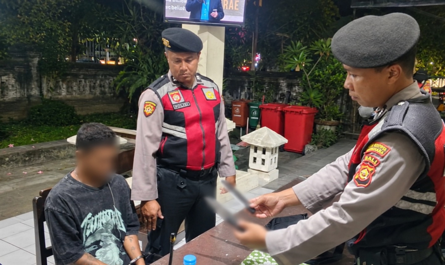 Bawa Sajam, Pemuda 18 Tahun Diamankan Polisi Usai Dikejar hingga Halaman Bank di Renon