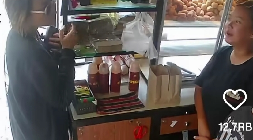 Pura-pura Beli Gorengan HP Kasir Raib, Pasangan Pelaku Ini Dibekuk Polisi di Kosannya