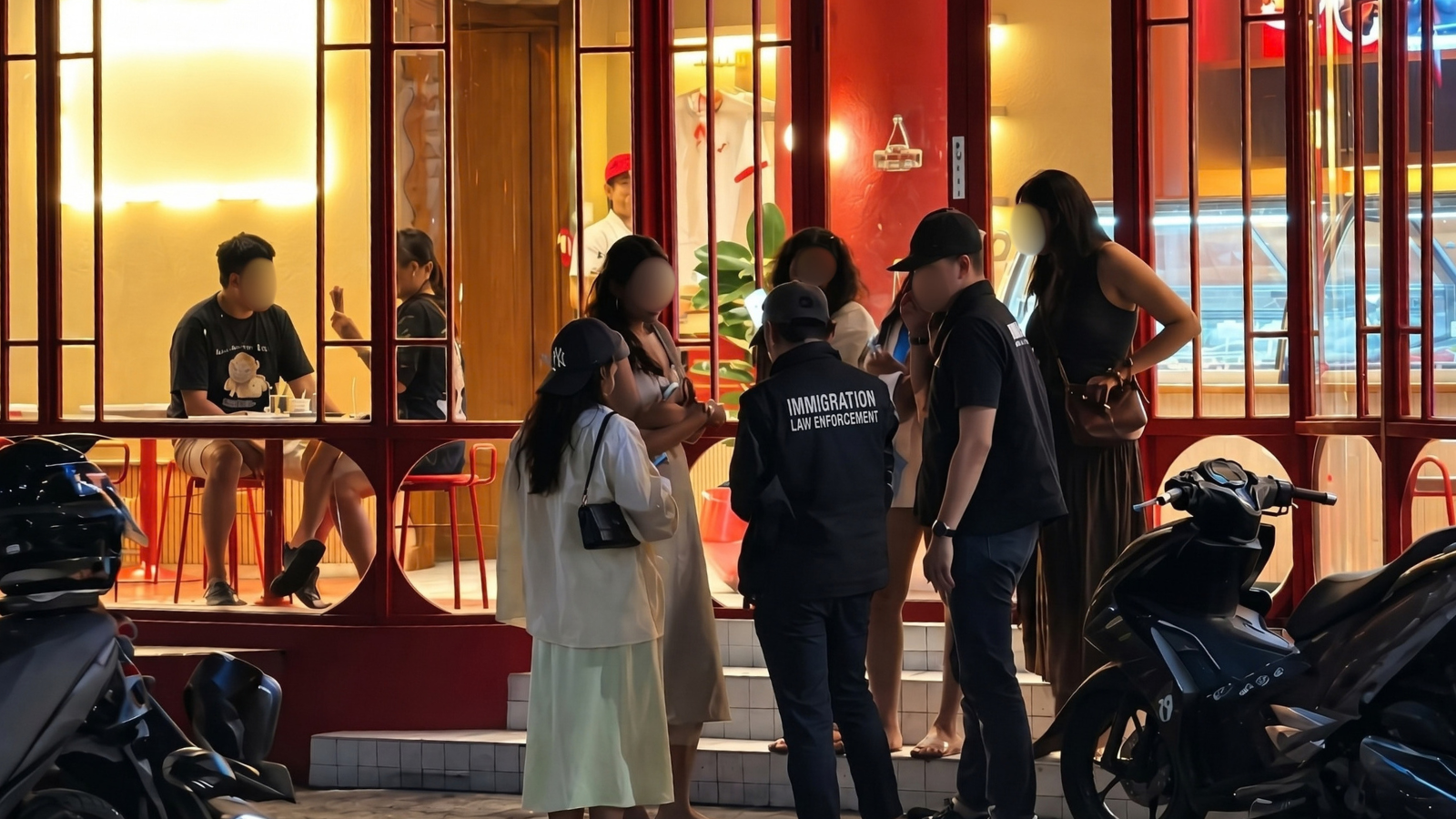 Imigrasi Ngurah Rai Deportasi 9 WNA, Dua Diduga “Investor Bodong”