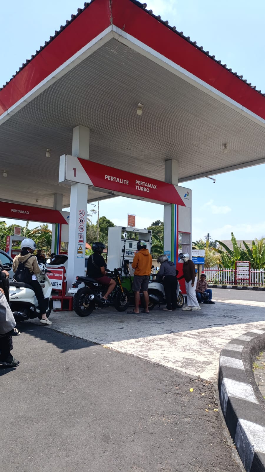 Langka di Gianyar, Antrean Nyaris 3 Km, Warga Terpaksa Beli Pertamax Turbo