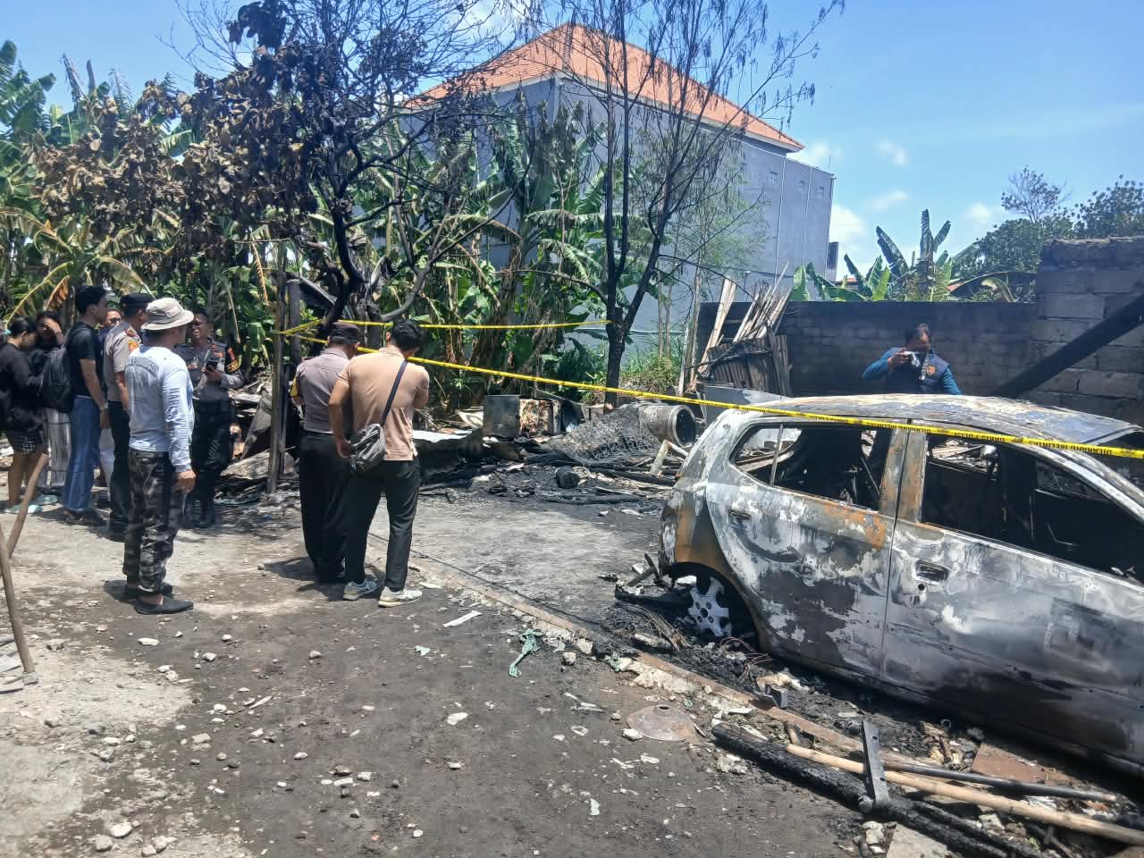 Rumah Tempat Potong Ayam di Denpasar Terbakar, 1 Mobil dan 3 Motor Hangus