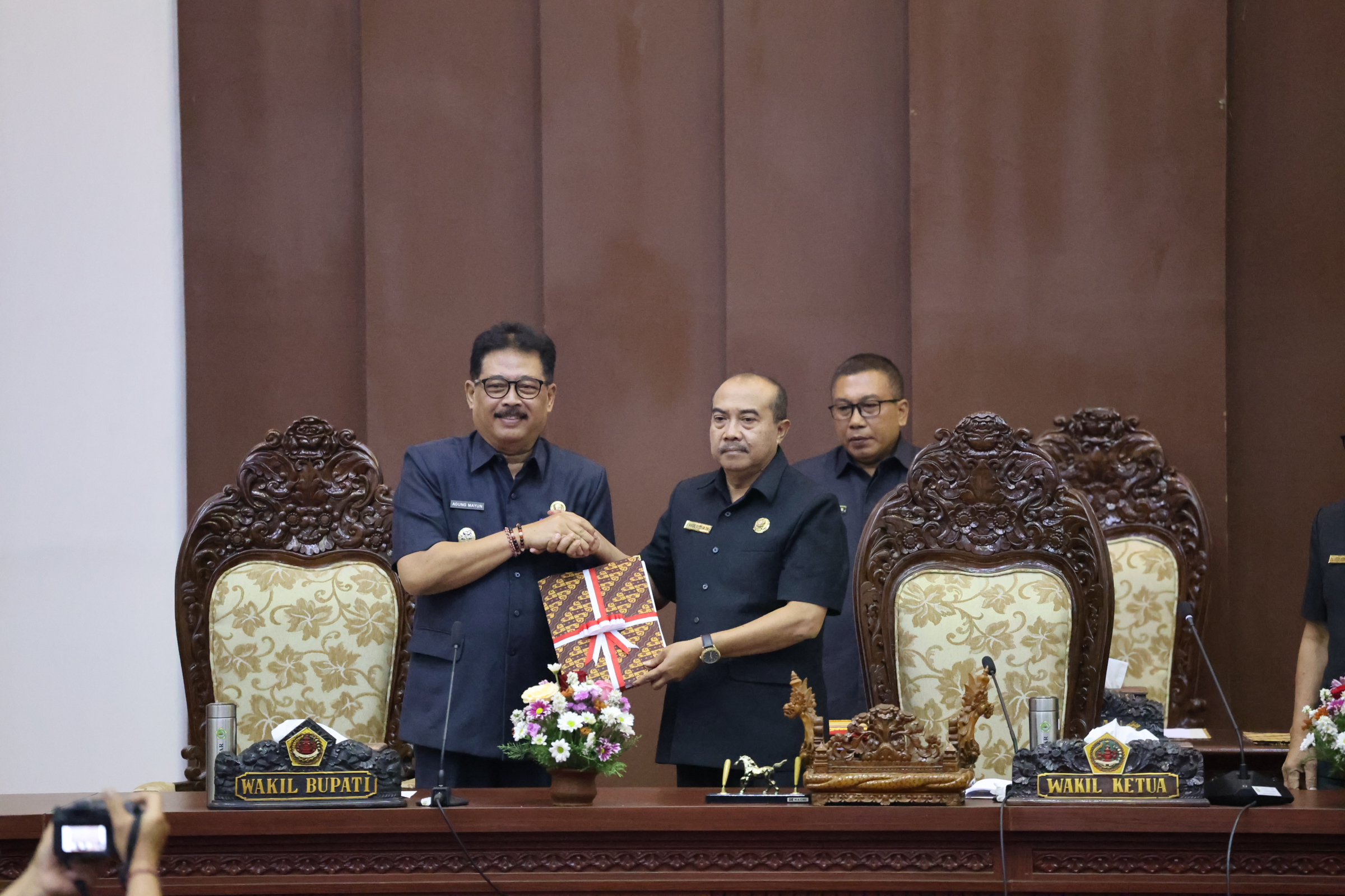 Wabup Agung Mayun Sampaikan Enam Ranperda dan Nota Keuangan RAPBD Gianyar 2027